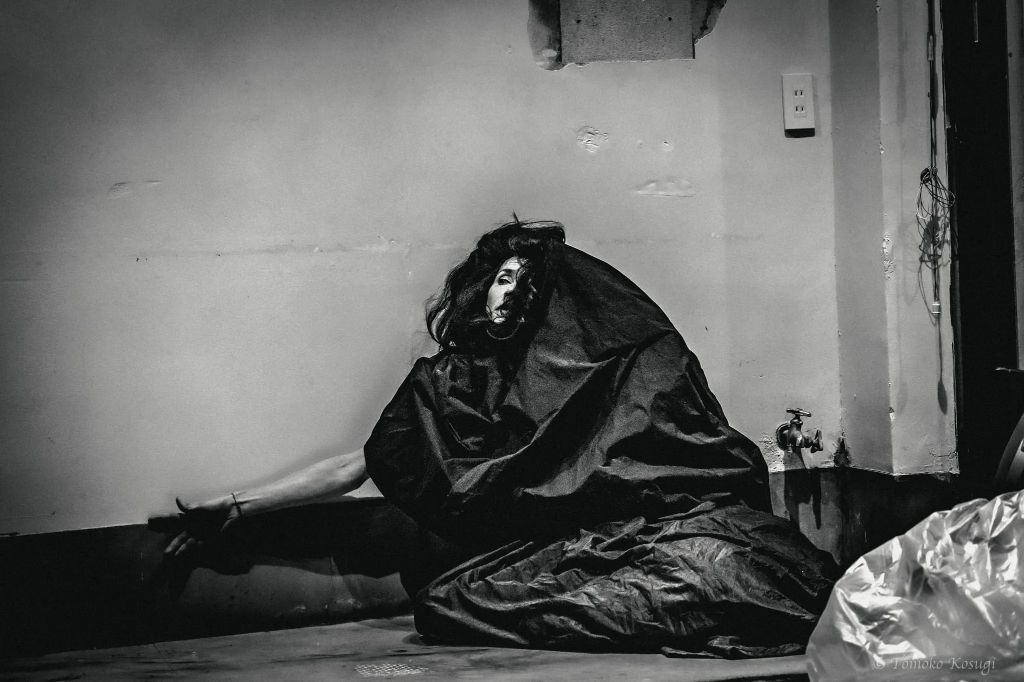 Joanna Rosenfeld Installation / Performance「Memoria」