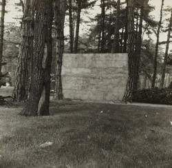 榎倉　康二 「壁」1971年 (「第7回パリ青年ビエンナーレ」での展示) B & W プリント イメージサイズ： 33.5 x 34.2 cm ペーパーサイズ： 43.2 x 34.2 cm