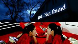 上:404-Not found / インスタレーション / 2016 / w3660 x d400 x h500 mm 下:透明な世界 / 映像作品 / 2018-2019