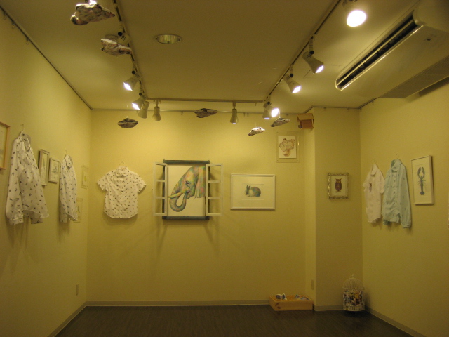 色えんぴつとブラウスー馬場陽子イラストレーション展