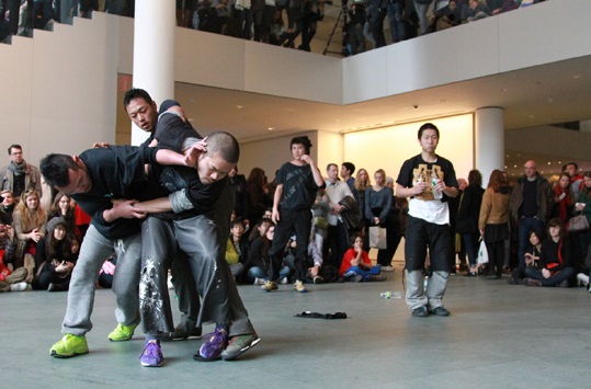 KYOTO EXPERIMENT 京都国際舞台芸術祭2014関連イベント contact Gonzo「《黒い家》の壁」