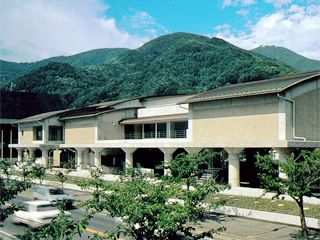 サンリツ服部美術館