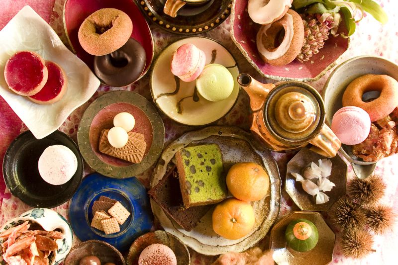 「お菓子のためのうつわ展」−うつわは、お菓子に魔法をかける。−