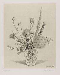 長谷川潔《コップに挿した枯れた野花》1950年、エングレーヴィング、282×228㎜ 町田市立国際版画美術館