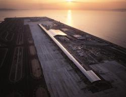 レンゾ ・ ピアノ 「 関西国際空港旅客ターミナルビル 」 （1988-1994年） 1994年 ©Fondazione Renzo Piano ©Kansai Airports ©Kawatetsu