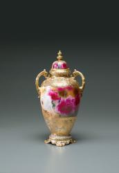 《色絵金盛薔薇文飾壺》1891-1921年頃